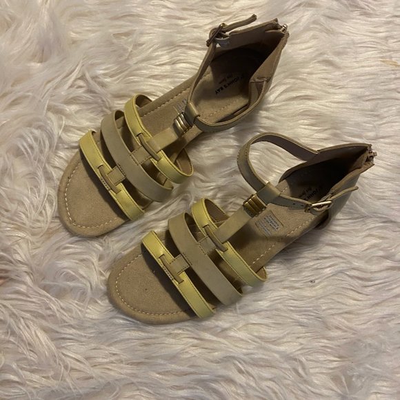 NEW SANDALS W SMALL WEDGE - Picture 4 of 4